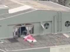 Vídeo: crianças são flagradas brincando com colchão em telhado