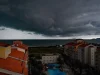 Ciclone extratropical avança sobre Santa Catarina e eleva risco de temporais nesta sexta-feira