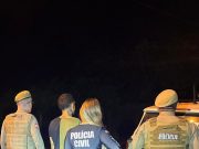 Policiais Civis e Militares prendem homem que agrediu e cortou o cabelo de mulher com uma faca em Meleiro