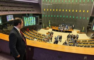 Glauber Braga (PSOL-RJ) tem mandato suspenso por seis meses por quebra de decoro