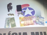 Homens são detidos após polícia encontrar arma no Centro de Cocal do Sul