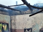 Incêndio destrói residência de madeira em Urussanga na noite de Natal