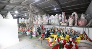 Comitiva de Tubarão em visita técnica para escolha da decoração do Natal 2026.