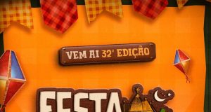 Cartaz oficial da 32ª Festa Junina do Bairro Passagem, em Tubarão (SC). A arte possui fundo laranja com ilustrações de bandeirinhas, balões, girassóis e milho. No centro, o título do evento em destaque e a data de 4 a 14 de junho em uma placa de madeira.