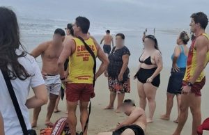 Resgate termina com três banhistas salvos e dois guarda-vidas hospitalizados
