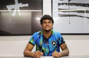Filho de Eliza Samudio e do ex-goleiro Bruno assina contrato com o Botafogo