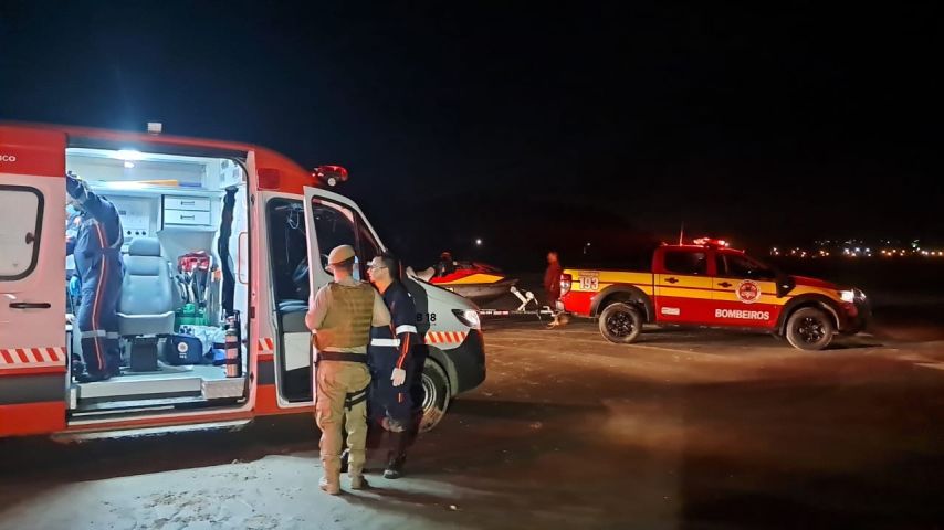 Mulher de 41 anos morre após cair em buraco e ser arrastada pelo mar