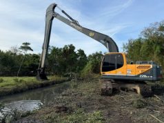 Prevenção: Defesa Civil de Tubarão Realiza Limpeza de Valas no São Martinho e KM 60