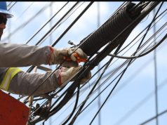 Tubarão Avança na Retirada de Fios Obsoletos: 3,5 Mil Metros Removidos em Operação na Rua Wenceslau Alves dos Santos