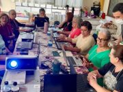 Mulheres rurais de Tubarão aprendem informática e inteligência artificial em curso de inclusão digital no bairro Morrotes