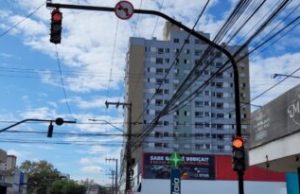 Semáforos de Tubarão ganham tecnologia LED; bairros Oficinas, Centro e Vila Moema são os primeiros contemplados