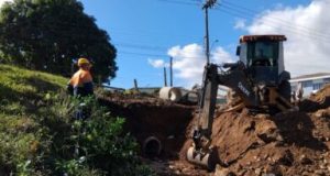 Defesa Civil de Tubarão Intensifica Prevenção: Limpeza de Valas e Recuperação de Comportas