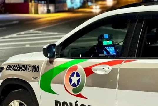 Operações Policiais Marcam 24 Horas de Ação em Tubarão e Laguna: Tráfico, Prisão e Recuperação