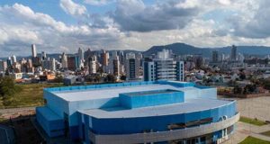 Câmara Homenageia Lideranças e Profissionais em Cerimônia Solene no Aniversário de Tubarão