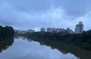 Tubarão Tem Segunda-feira com Sol, Chuva Passageira e Alta Umidade; Arco-íris é Provável