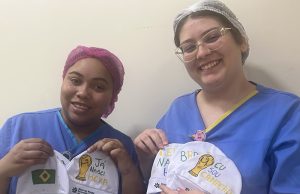 Centro Obstétrico de Tubarão presenteia recém-nascidos com touquinhas personalizadas da Copa