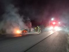 Carro furtado em Tubarão é encontrado totalmente incendiado em Laguna