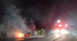 Carro furtado em Tubarão é encontrado totalmente incendiado em Laguna