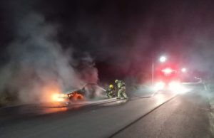 Carro furtado em Tubarão é encontrado totalmente incendiado em Laguna