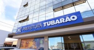 Tubarão injeta R$ 8,3 milhões com primeira parcela do 13º salário