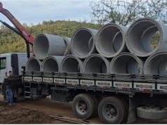 Estrada Geral da Barra do Norte em Tubarão recebe material para drenagem pluvial