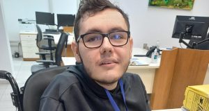 Rifa solidária em Tubarão busca dar autonomia a jovem com AME tipo 3 Foto: redes sociais