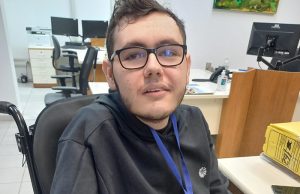Rifa solidária em Tubarão busca dar autonomia a jovem com AME tipo 3 Foto: redes sociais