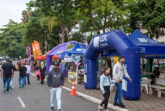 Saúde leva vacinação e testes rápidos ao Dia D do Comércio em Tubarão