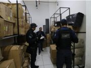 Procon de Tubarão apreende 1.187 produtos falsificados no Centro Fotos: Vinicius Duarte/GeCom/PMT