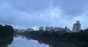 Frente fria traz chuva e temporais a Tubarão nesta segunda
