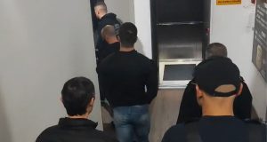 Operação Horreum Occultum: Polícia Civil prende empresário em Tubarão por comércio de autopeças ilícitas Empresário dono de uma das maiores lojas de autopeças da ‘Cidade Azul’ em SC é alvo de operação que investiga grupo criminoso que vendia de peças ilícitas Foto: Divulgação/PCSC/ND Mais