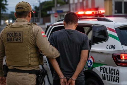 Homem é preso suspeito de furtar fios de energia em Tubarão