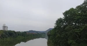 Tempo nublado e ameno marca segunda-feira em Tubarão