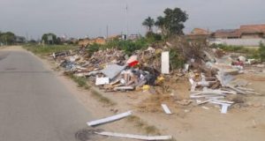Zeladoria: Ação Conjunta Retira Cerca de 60 Toneladas de Lixo e Entulho no Bairro Passagem em Tubarão Foto: Divulgação PMT