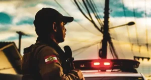 Adolescente é apreendido com motocicleta roubada no bairro Passagem, em Tubarão PMSC/Divulgação