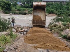 SECRETARIA DE AGRICULTURA RECUPERA PONTE QUE LIGA TUBARÃO E PEDRAS GRANDES Fotos: Divulgação