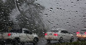 Tubarão enfrenta céu encoberto e chuva persistente na terça-feira
