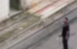 Briga de trânsito termina com faca e fuga de carro no Centro de Tubarão Divulgação: Redes sociais