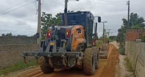Manutenção de estradas rurais em Tubarão segue nas localidades Fotos: Divulgação