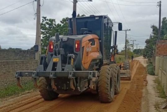 Manutenção de estradas rurais em Tubarão segue nas localidades Fotos: Divulgação