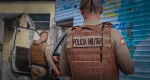 Homem e mulher são presos com 59 porções de cocaína no Madre em Tubarão FOTO PMSC